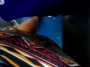 Dude shoots კამერა რ ...