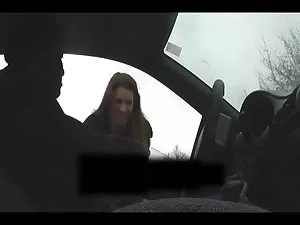 ახალგაზრდა ქერა იცის ...