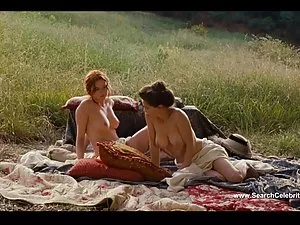 გოგონა thong caresse ...